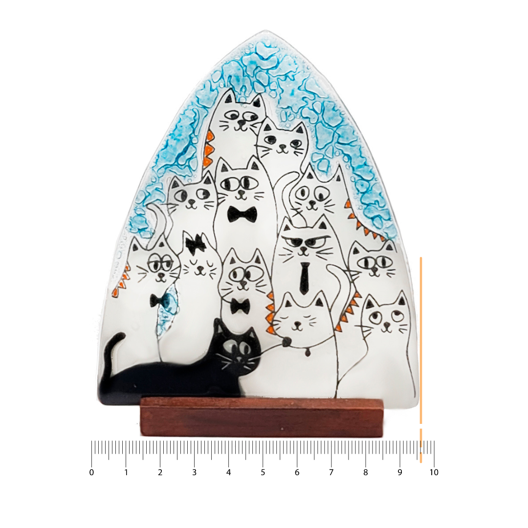 Candelabro decorativo con gatos pintados a mano.
