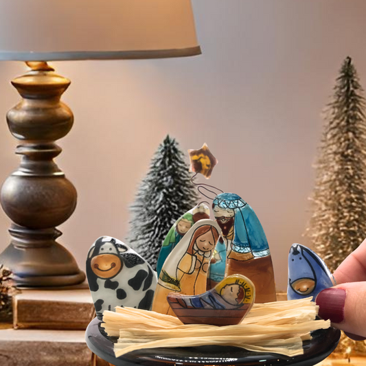 Figuras pequeñas de belén navideñas pintadas a mano