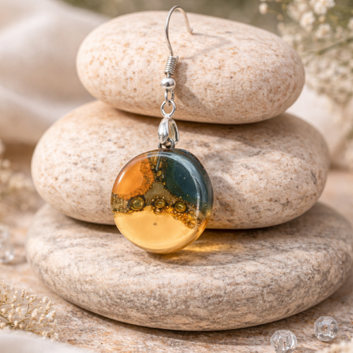 Pendientes de vidrio pintado a mano ámbar y dorado – diseño orgánico elegante