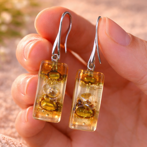 Pendientes de vidrio pintado a mano en tonos ámbar y dorado – diseño rectangular artesanal