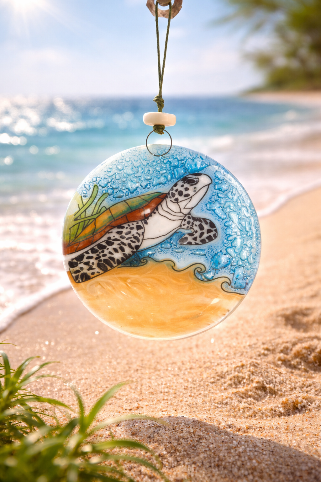 Atrapasol de vidrio pintado a mano con diseños de naturaleza y mar – decoración colgante artesanal