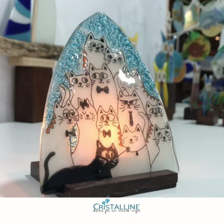 Candelabro de Vela de Té Gatitos Huellas Transparentes: Arte en Cristal con Propósito